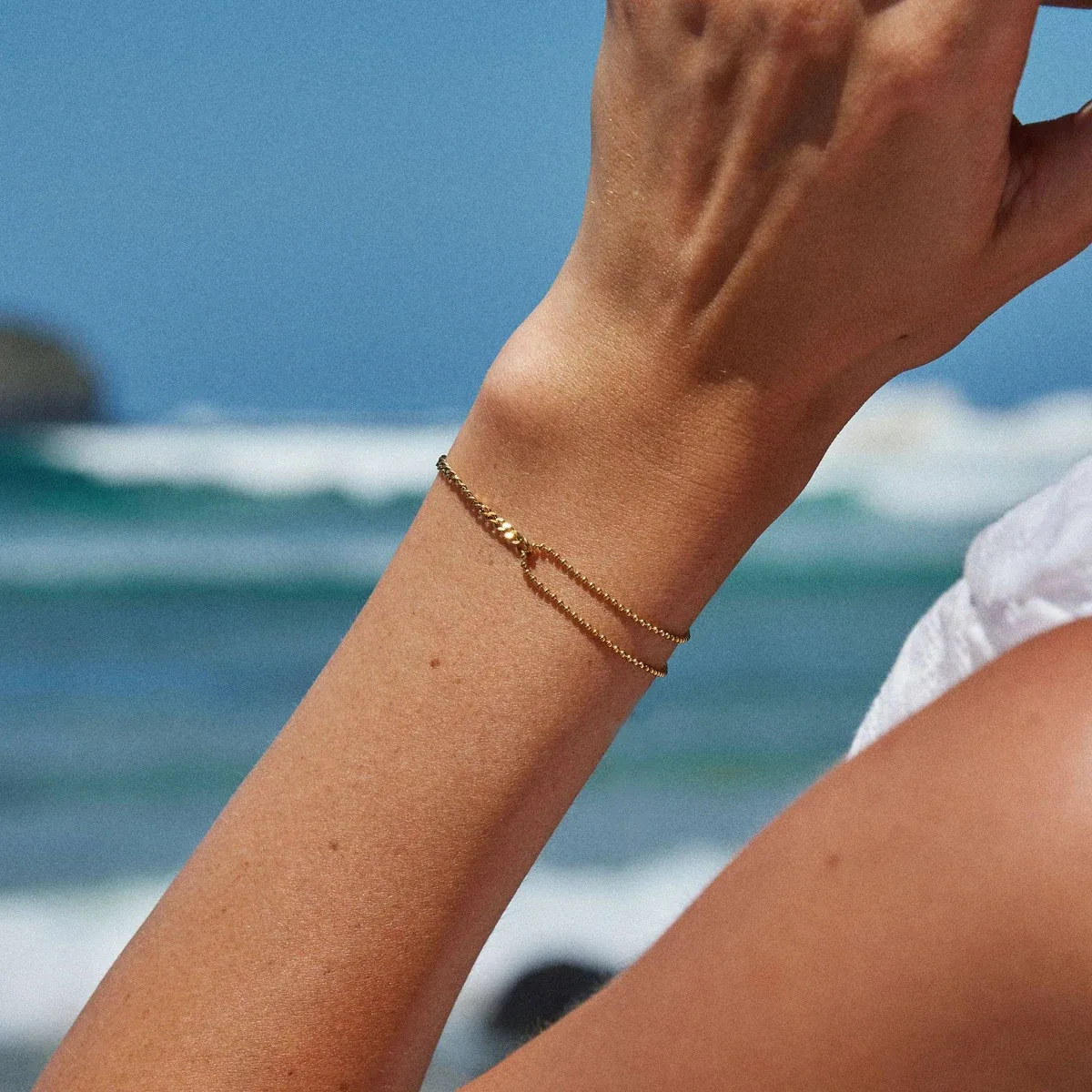 Double Trouble Bracelet Gold - use view