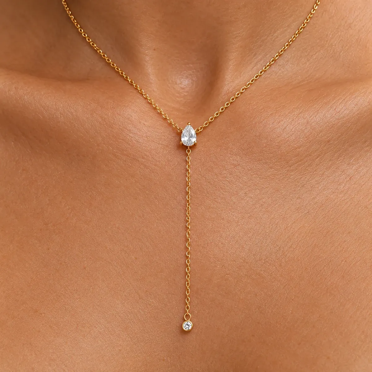 Lariat Necklace Gold - detail view