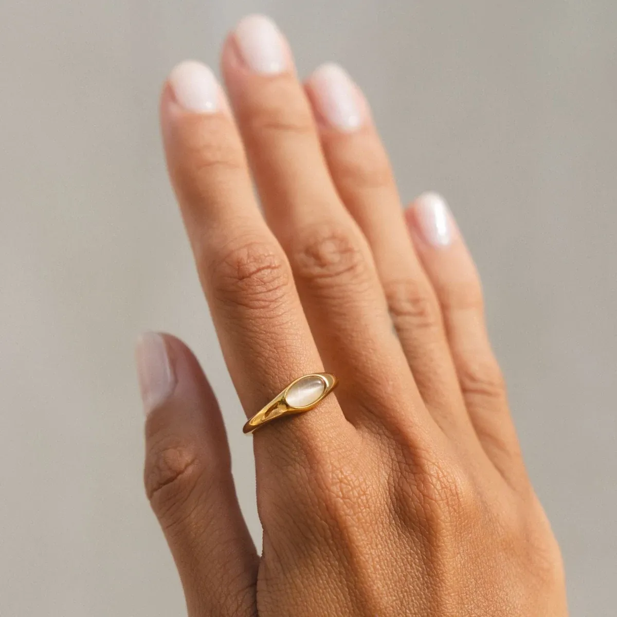 Moonstone Ring Gold - lead view