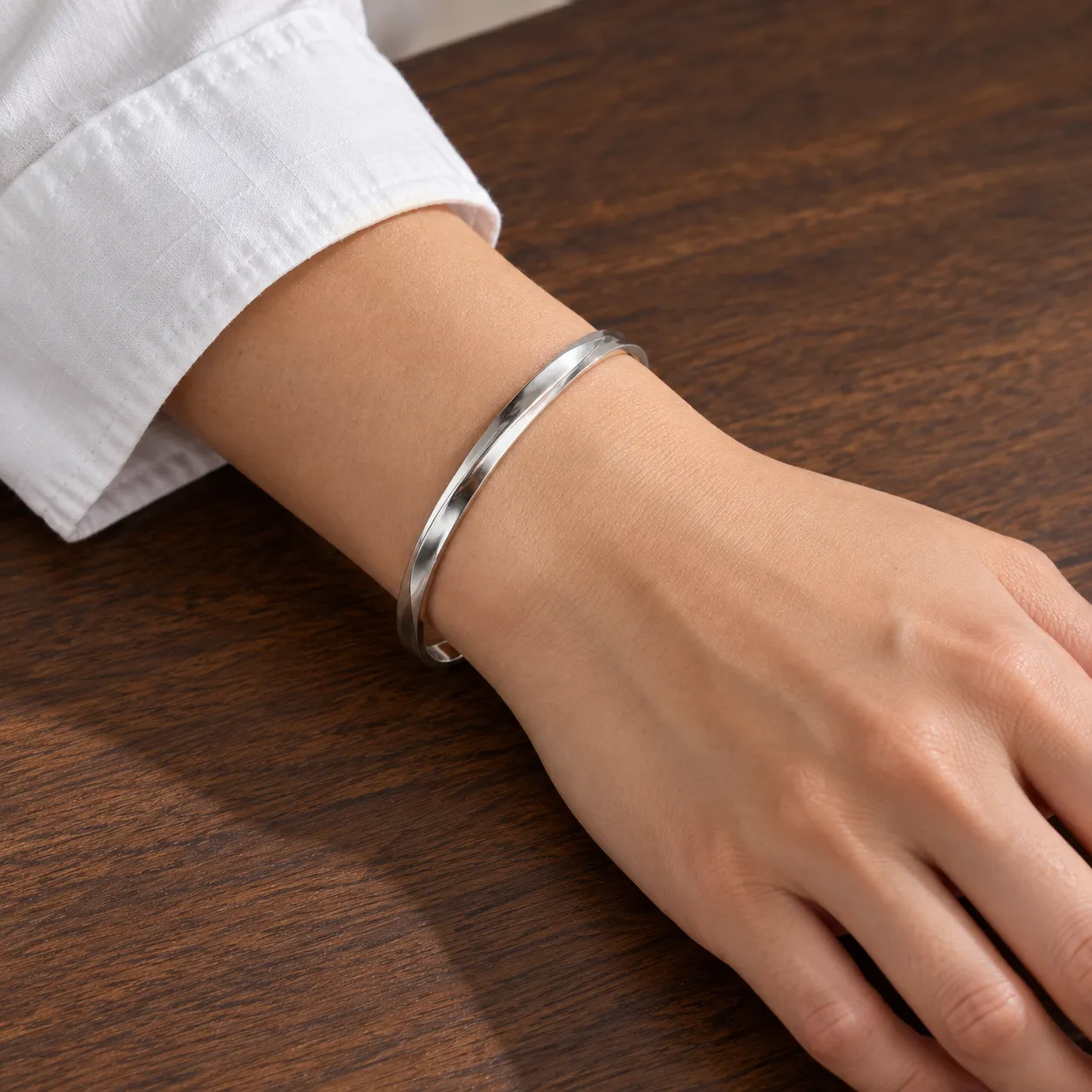 Isla Twist Cuff