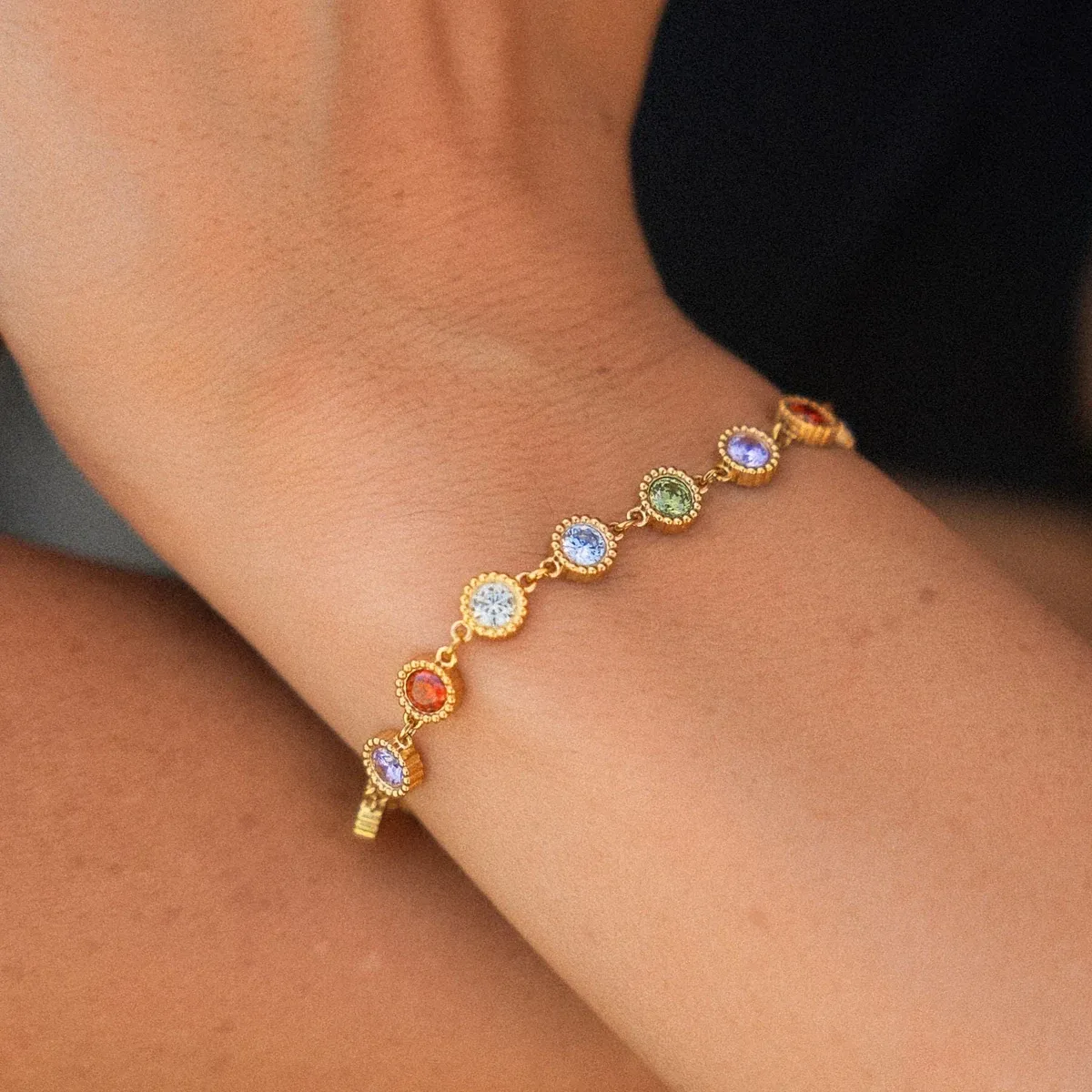 Capri Bracelet Gold - detail view