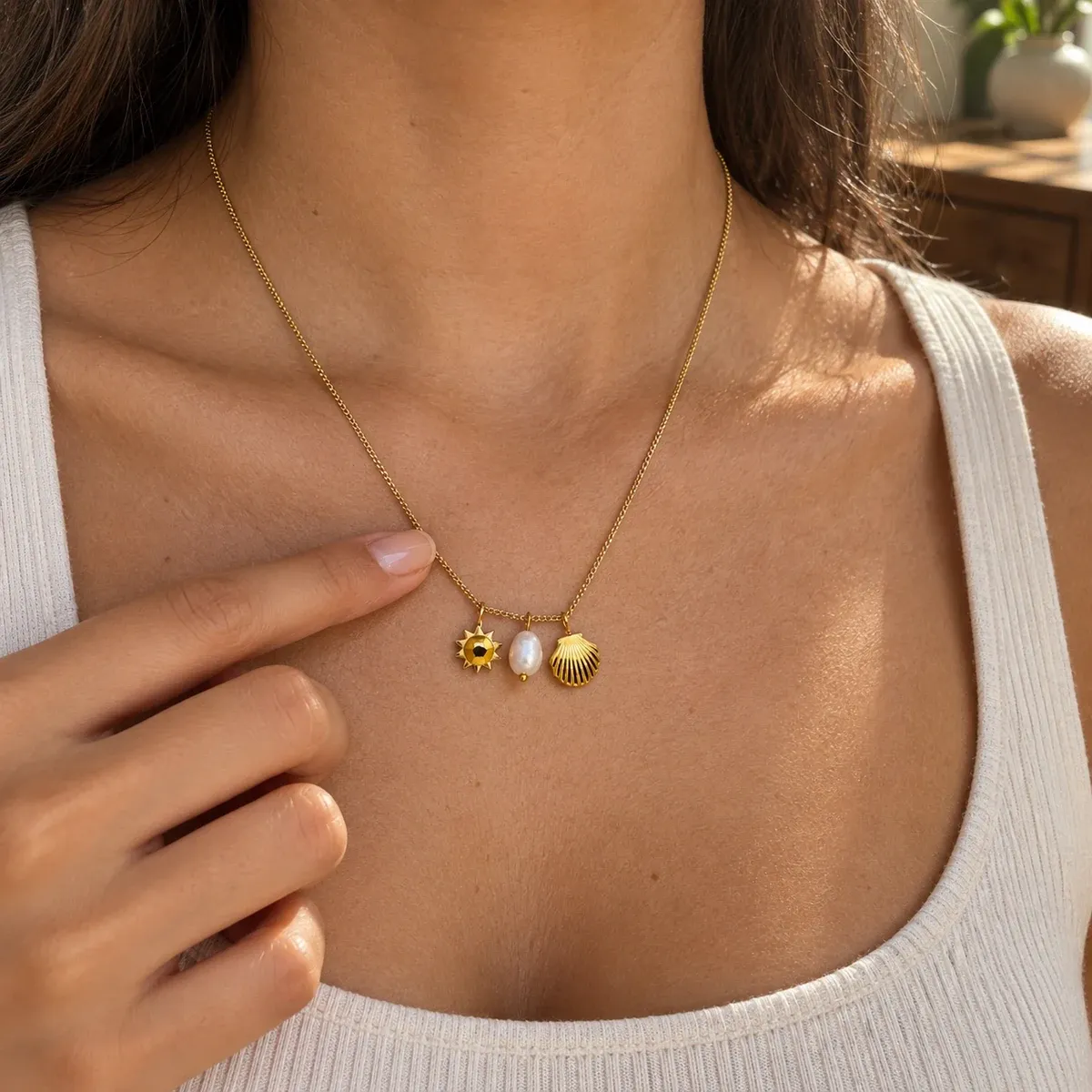 Ocean Necklace Gold - use view