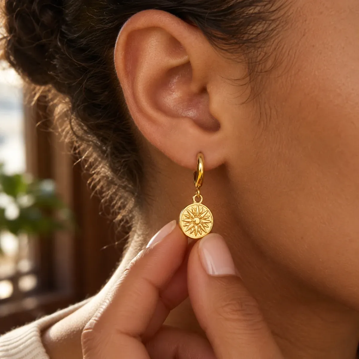 Golden Sun Earrings Gold - use view
