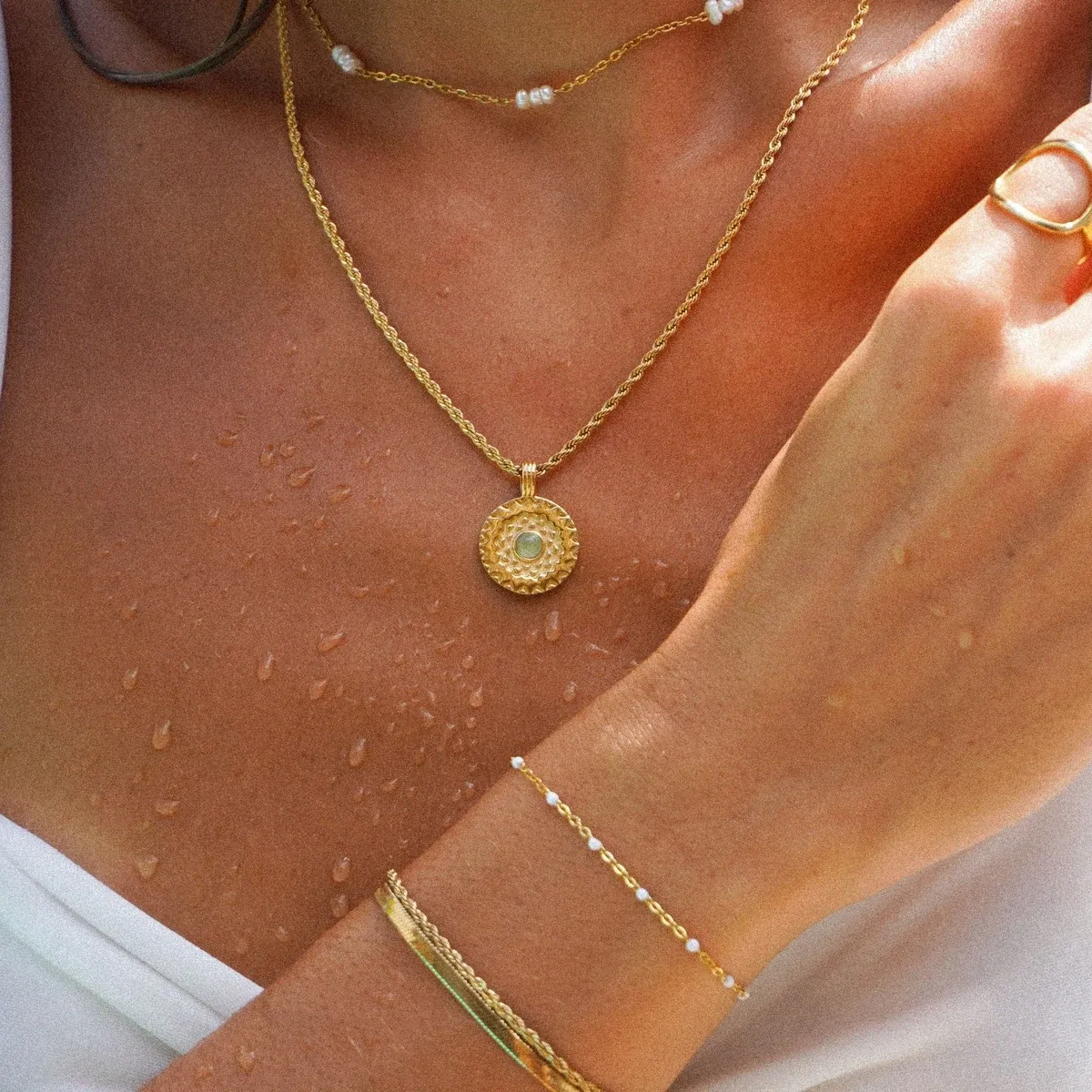 Inca Sun Necklace Gold - use view